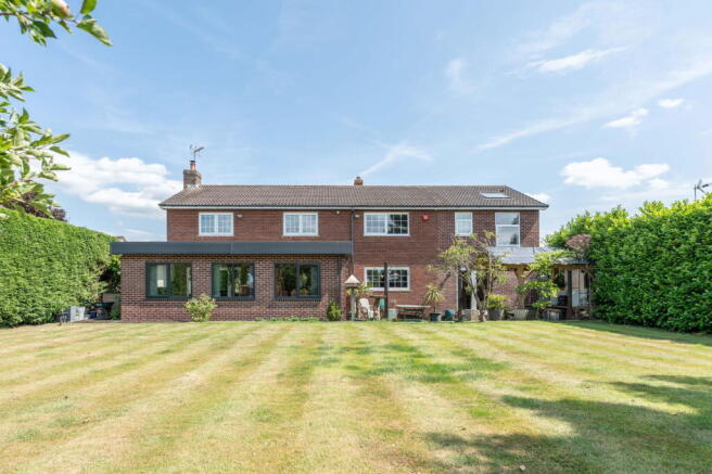 5 bed property, in York Road, £625,000