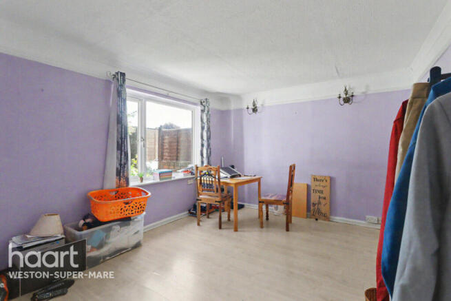 4 bed property, in Dunster Crescent, £245,000