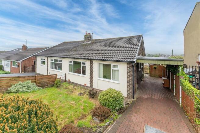 2 bed property, in The Whartons, £275,000