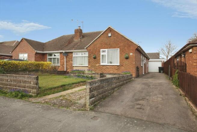 3 bed property, in Stoneycroft Road, £270,000