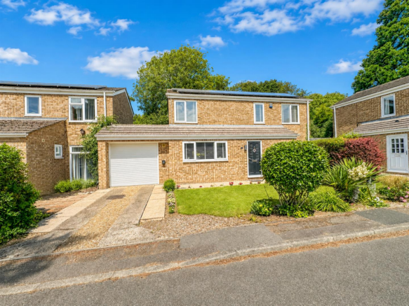 3 bed property, in Brisbane Gardens, £330,000