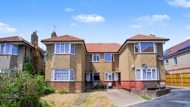 2 bed property, in 48 Berkeley Close, £100,000