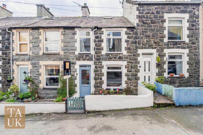 2 bed property, in Newton Street, £190,000