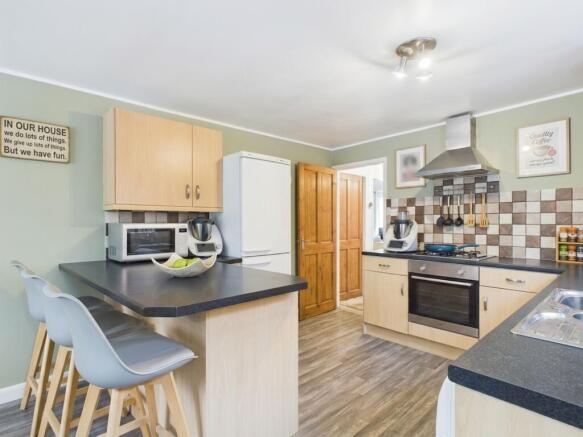 2 bed property, in Byefield Grove, £230,000