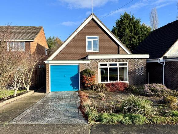 3 bed property, in Sutton Lane, £350,000