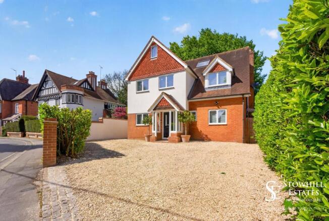 5 bed property, in Cromwell Gardens, £2,100,000