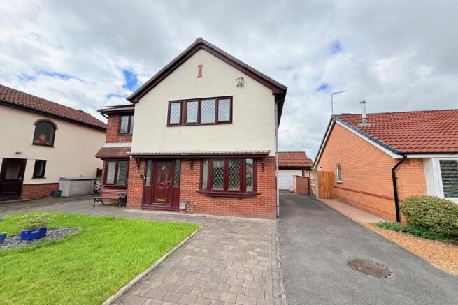 4 bed property, in Barford Close, £375,000