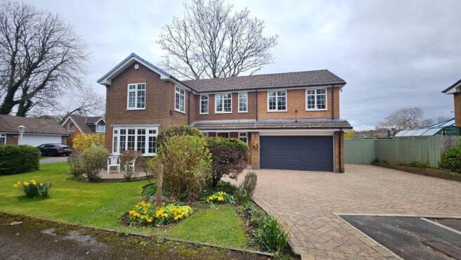 4 bed property, in 8 Bessybrook Close, £695,000