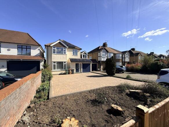 4 bed property, in Southgate Road, £695,000