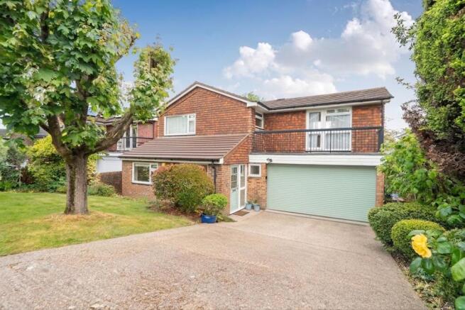 4 bed property, in The Ridings, £700,000