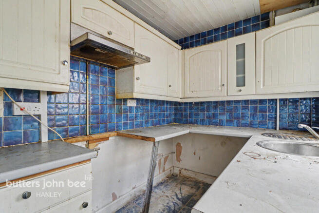 2 bed property, in Stoke-On-Trent ST4 7, £60,000