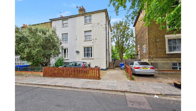 2 bed property, in 56b Choumert Road, £325,000