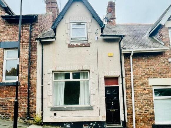 2 bed property, in South Terrace, £49,000