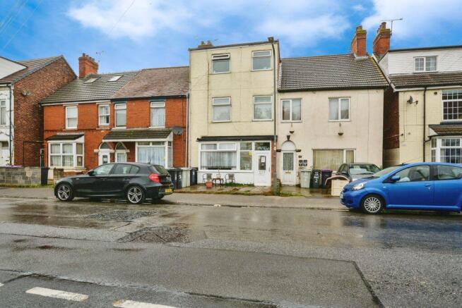 6 bed property, in Grosvenor Road, £195,000