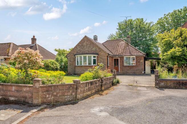 2 bed property, in Orchard Road, £475,000
