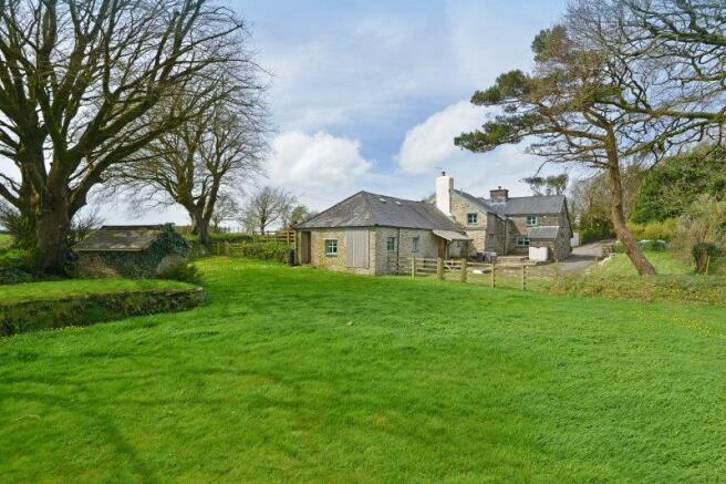 6 bed property, in Bittadon, £825,000