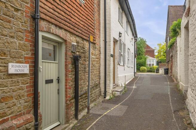 3 bed property, in Rumbolds Hill, £575,000