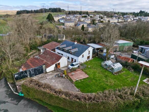 4 bed property, in Twyncynghordy Road, £430,000