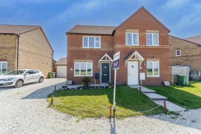2 bed property, in Poppy Avenue, £160,000