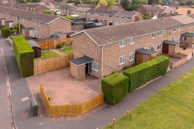 3 bed property, in Kings Road, £300,000