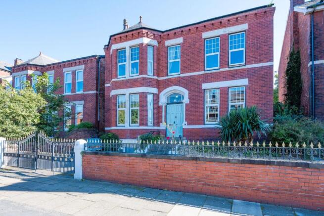 6 bed property, in Liverpool Road, £485,000