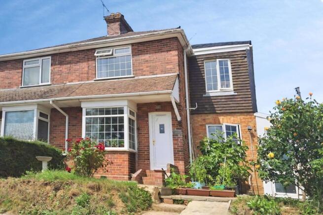4 bed property, in Canterbury Road, £500,000