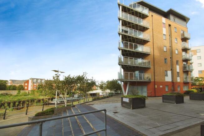1 bed property, in Ship Wharf, £150,000