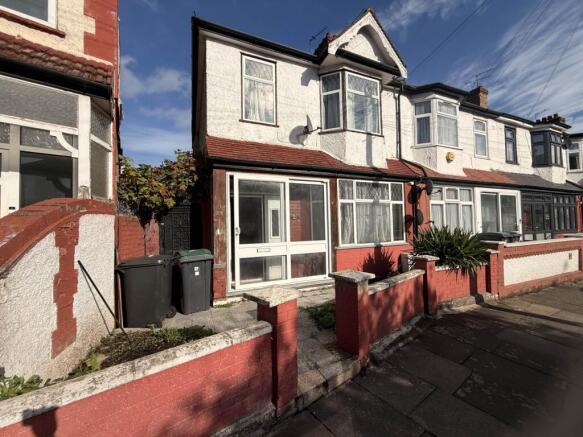3 bed property, in Mafeking Road, £550,000