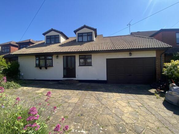 4 bed property, in Vista Road, £575,000