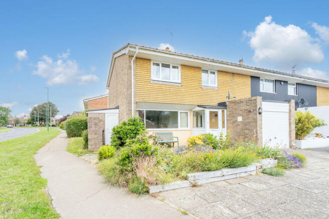 3 bed property, in Cutfield Close, £375,000