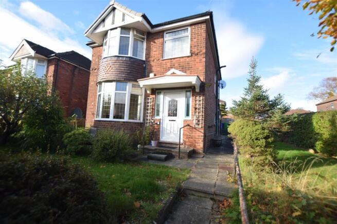 3 bed property, in Victoria Avenue, £280,000