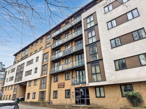 1 bed property, in Apartment 62 Cutlass Court, £90,000