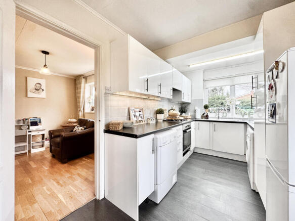 3 bed property, in Rookery Close, £240,000