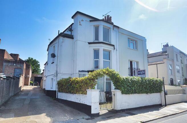 1 bed property, in CENTRAL RYDE, £99,950