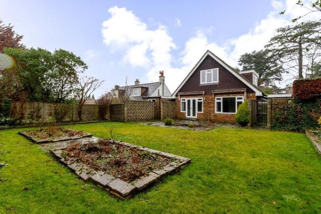 4 bed property, in Hillbury Road, £745,000