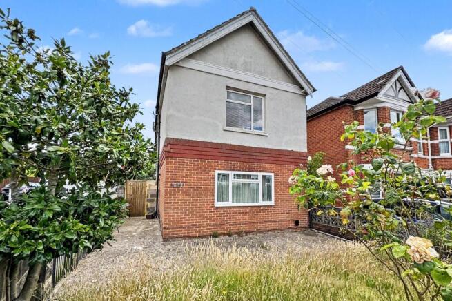 3 bed property, in Bitterne Park, £350,000