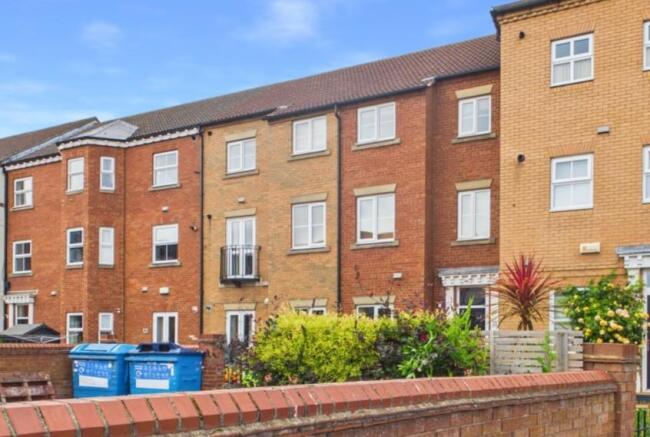 3 bed property, in South Bridge Road, £170,000
