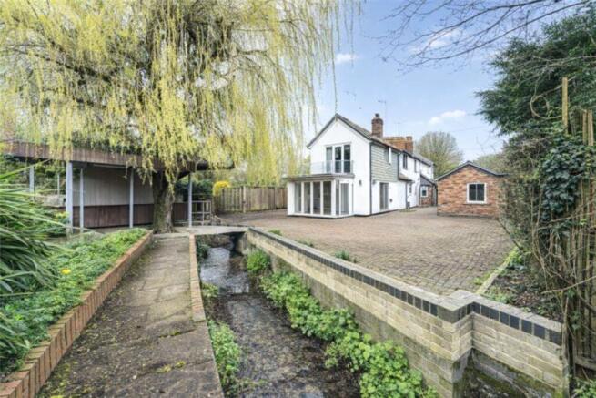 3 bed property, in Wilton, £575,000
