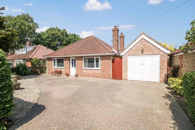 3 bed property, in Spinney Road, £325,000