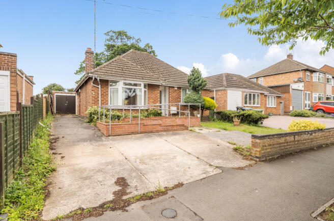 2 bed property, in Fleet Crescent, £280,000