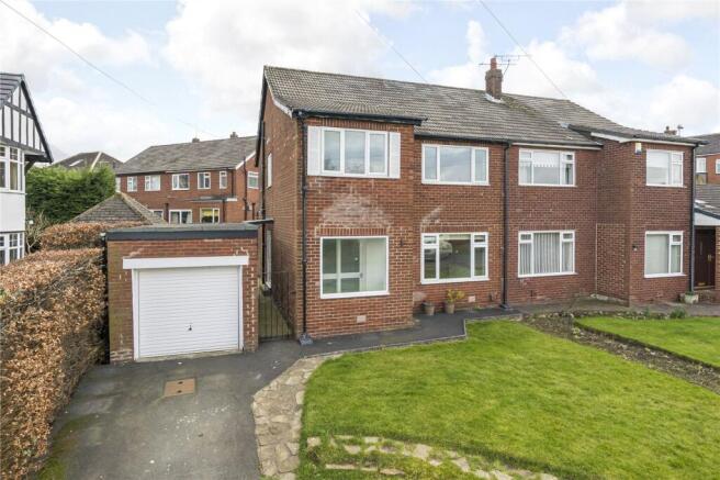 4 bed property, in Primley Park Mount, £450,000