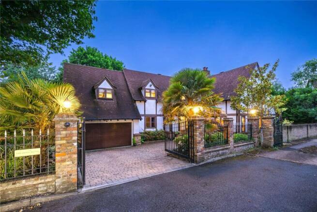 5 bed property, in Coombe Bank, £2,350,000