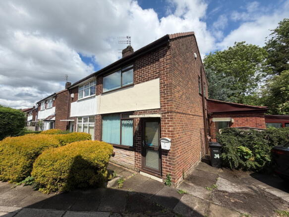 2 bed property, in Redland Avenue, £250,000