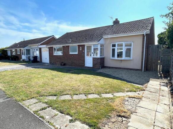 2 bed property, in Westfield Drive, £279,950