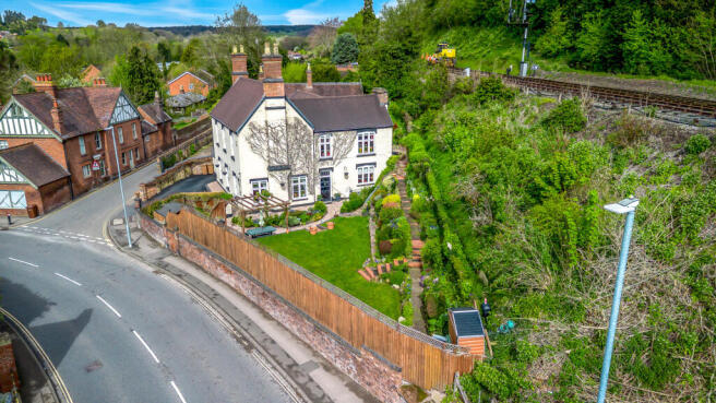 5 bed property, in Kidderminster Road, £625,000