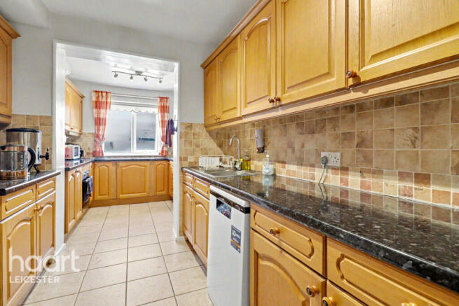 3 bed property, in Chestnut Road, £325,000