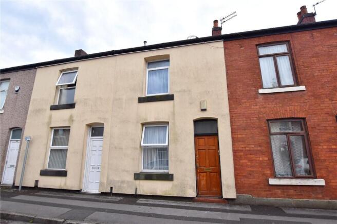 2 bed property, in Royds Street, £125,000