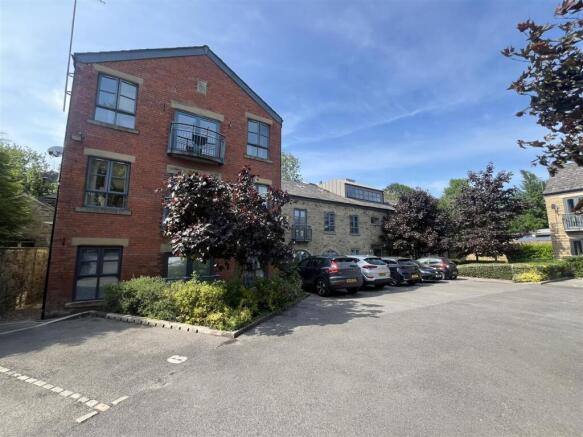 1 bed property, in Stokes Mill, £145,000