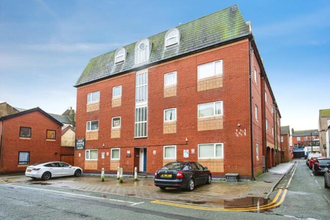 1 bed property, in Singleton Street, £40,000