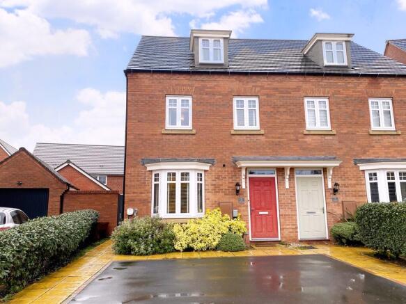 3 bed property, in Meon Close, £300,000